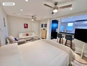 94 Main St in Westhampton Beach, NY - Foto de edificio - Building Photo