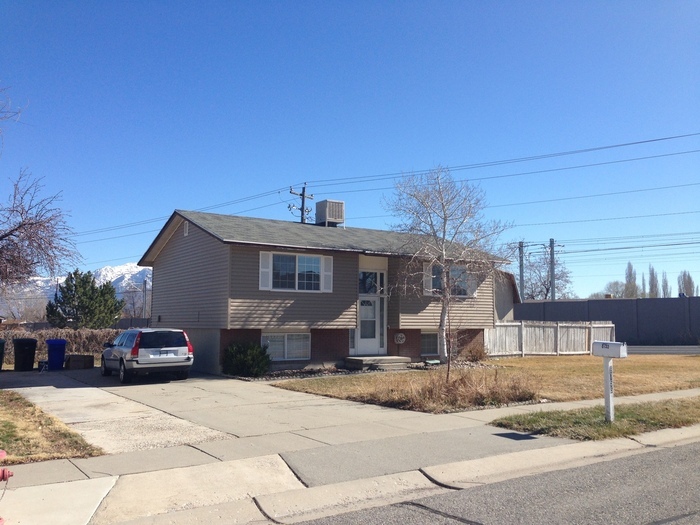 8755 Newcastle Rd-Unit -B in West Jordan, UT - Building Photo