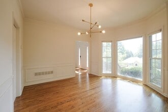 5055 Mallory Ct in Suwanee, GA - Foto de edificio - Building Photo