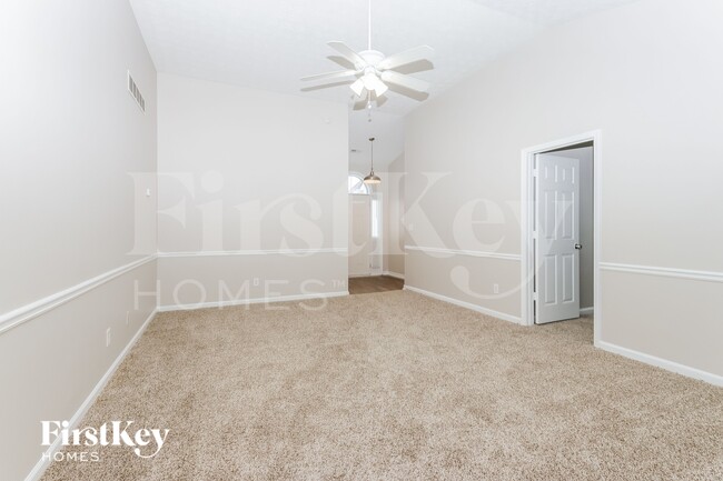 5901 Green Meadow Way in Rex, GA - Foto de edificio - Building Photo