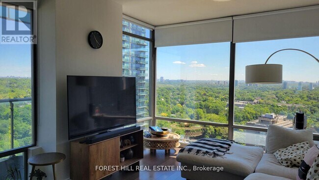 18 Yorkville Ave in Toronto, ON - Building Photo - Building Photo