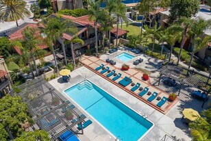 The Huntington in Huntington Beach, CA - Building Photo