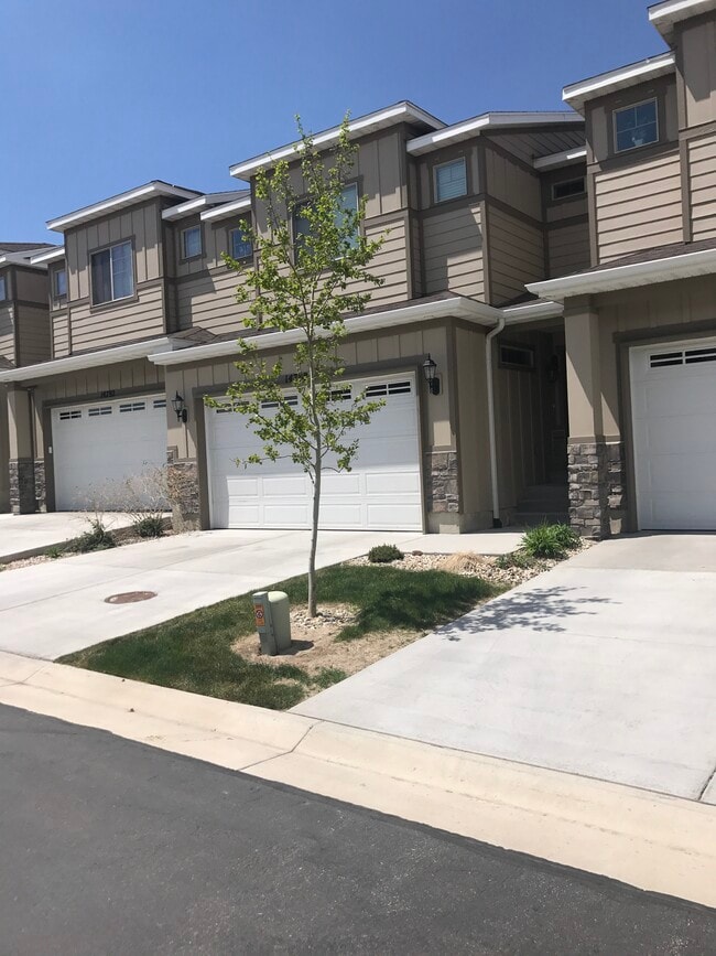 property at 14788 S Castle End Cv