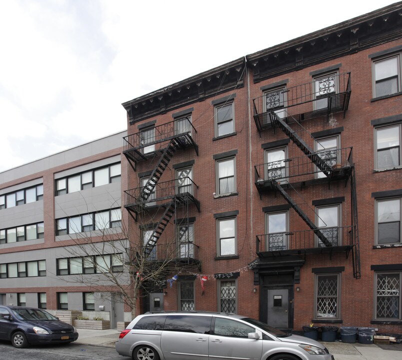105 Boerum Pl in Brooklyn, NY - Foto de edificio