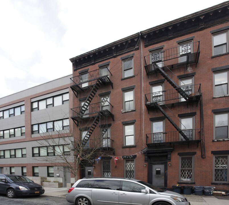 105 Boerum Pl in Brooklyn, NY - Building Photo