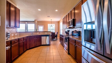 Room in House on Discovery Ml in Converse, TX - Building Photo - Building Photo