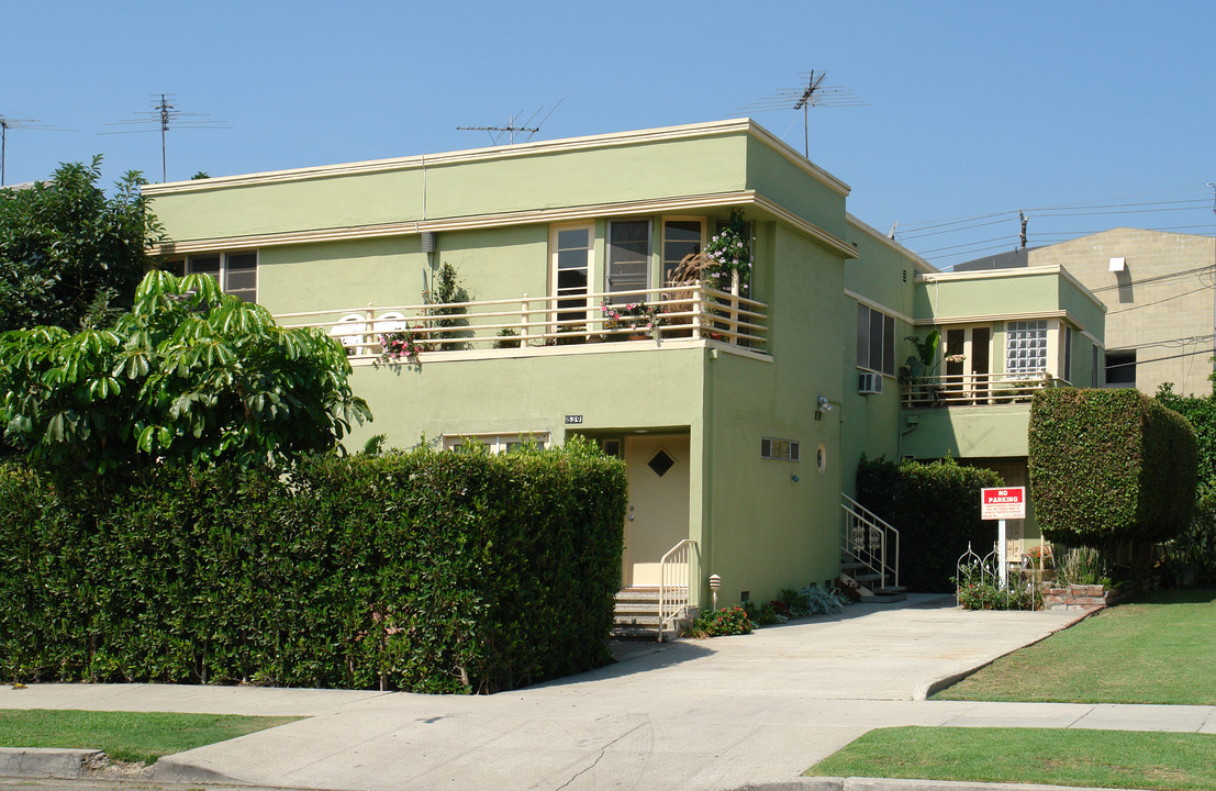 839 N Alfred St in West Hollywood, CA - Building Photo