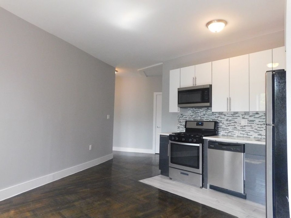 55 W Mosholu Pkwy N-Unit -2-B in Bronx, NY - Building Photo