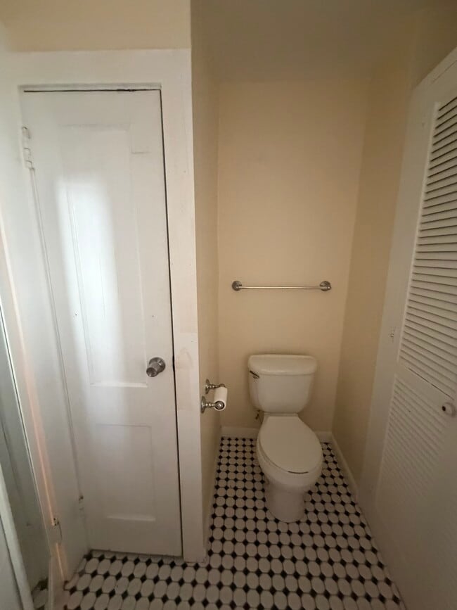 2 Norfolk Pl, Unit 2 in Cambridge, MA - Building Photo - Building Photo