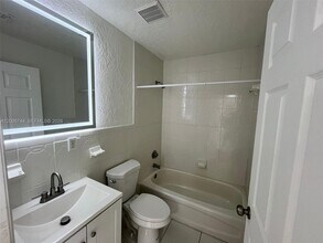 15741 NW 40th Ct in Opa Locka, FL - Building Photo - Building Photo