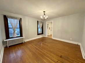 16 Maplewood Ave, Unit 16 in Crafton, PA - Building Photo - Building Photo