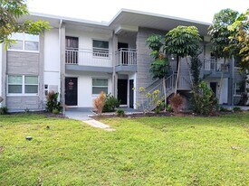 116 Southwest Jefferson Cir N in St. Petersburg, FL - Building Photo