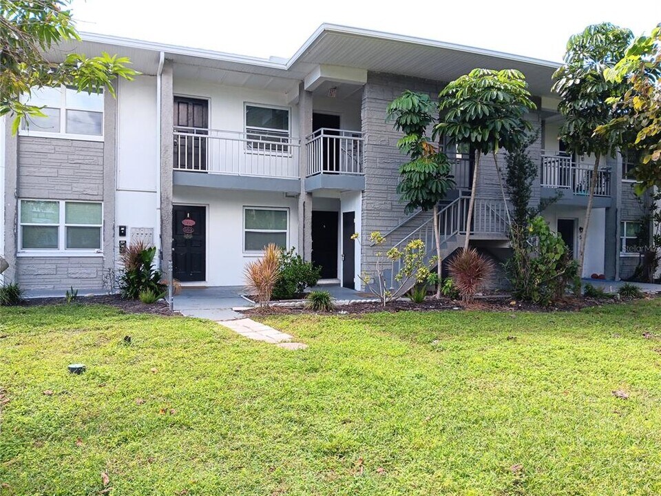 116 Southwest Jefferson Cir N in St. Petersburg, FL - Foto de edificio