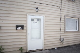 228 3rd St in California, PA - Foto de edificio - Building Photo