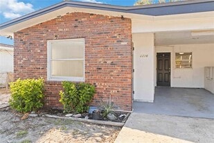 2216 Flamingo Blvd in Bradenton, FL - Building Photo