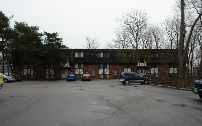 Evergreen Apartments in Perrysburg, OH - Building Photo - Building Photo