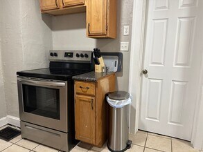 2115 E 68th Terrace in Kansas City, MO - Building Photo - Building Photo