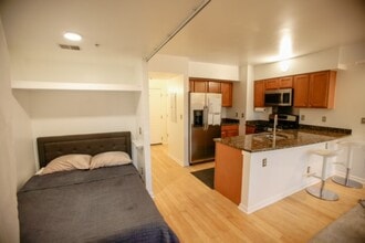 7915 Eastern Ave, Unit 314 in Silver Spring, MD - Foto de edificio - Building Photo