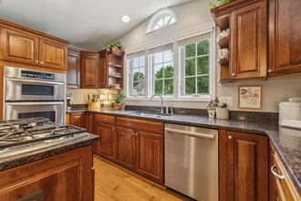 5433 Braddock Ridge Dr in Centreville, VA - Building Photo - Building Photo