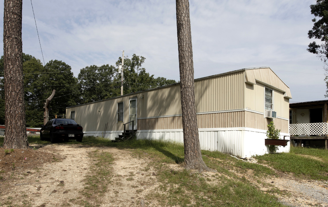 400 Longview Dr in Rossville, GA - Building Photo