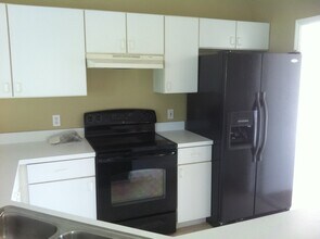 615 SW Lakehurst Dr in Port St. Lucie, FL - Building Photo - Building Photo