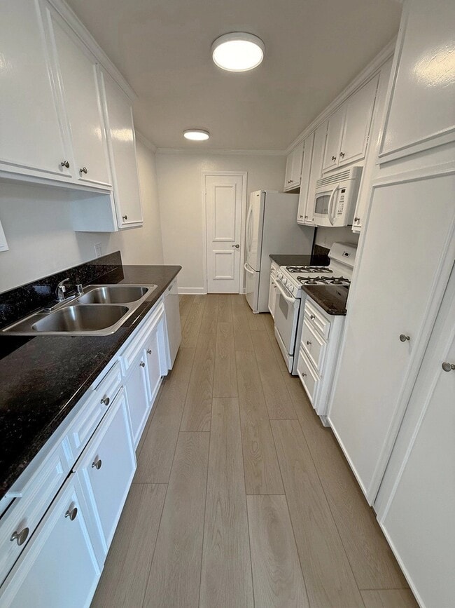 1940 Malcolm Ave, Unit 201