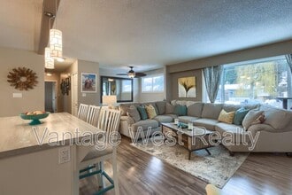 3271 McMahon Rd in West Kelowna, BC - Building Photo - Building Photo