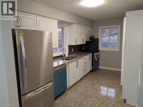 8 Noel Crescent in Kitchener, ON - Building Photo - Building Photo