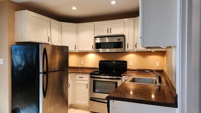 59 Prospect St, Unit Unit 1 in Newburyport, MA - Foto de edificio - Building Photo