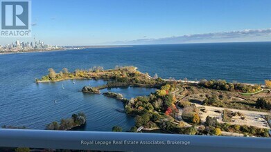 33 Shore Breeze Dr in Toronto, ON - Building Photo - Building Photo