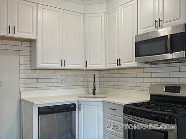 1165 Commonwealth Ave in Boston, MA - Building Photo