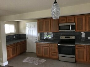 2717 El Segundo Dr in Rancho Cordova, CA - Foto de edificio - Building Photo