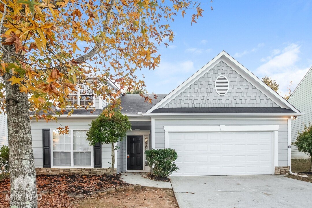 8315 Somerset Way in Douglasville, GA - Building Photo