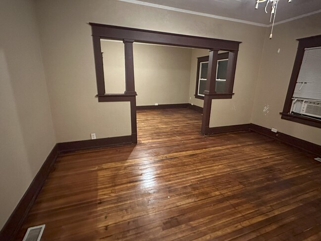 313 S 3rd St, Unit #3 in Oskaloosa, IA - Building Photo - Building Photo