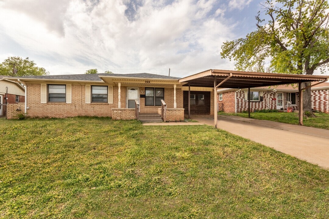 709 NE 79th Pl in Oklahoma City, OK - Building Photo