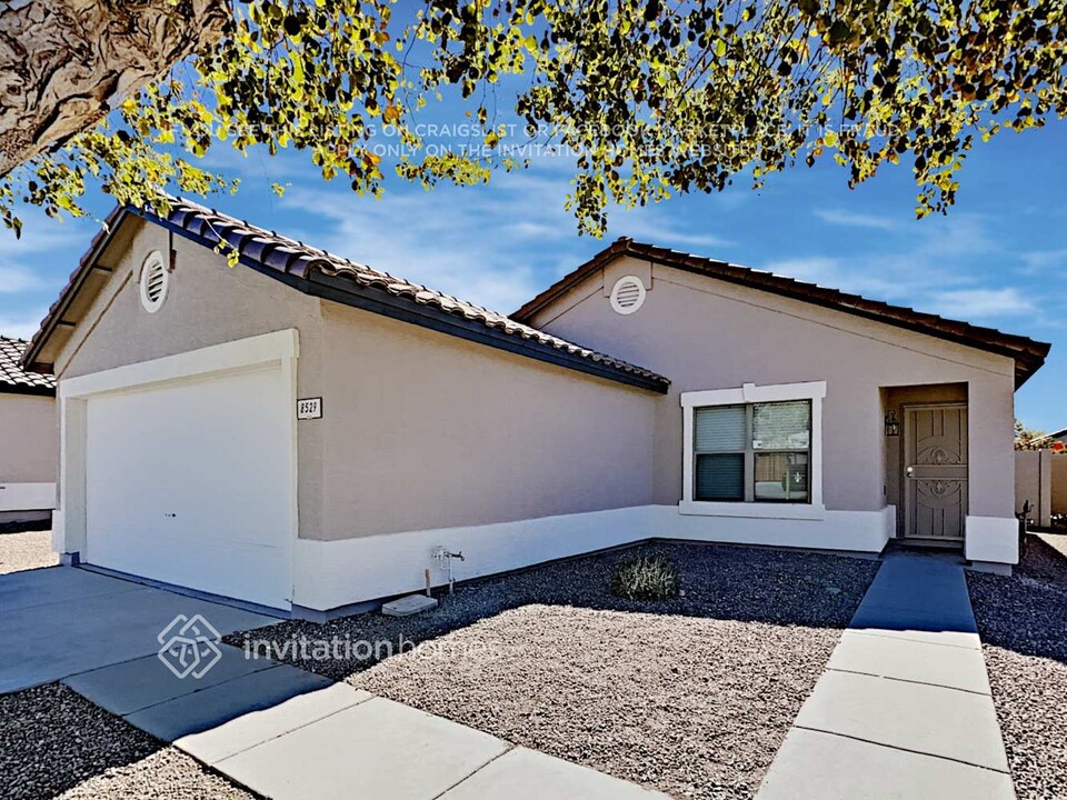 8529 E Lakeview Ave in Mesa, AZ - Building Photo