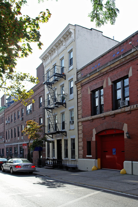 16 Dean St in Brooklyn, NY - Building Photo