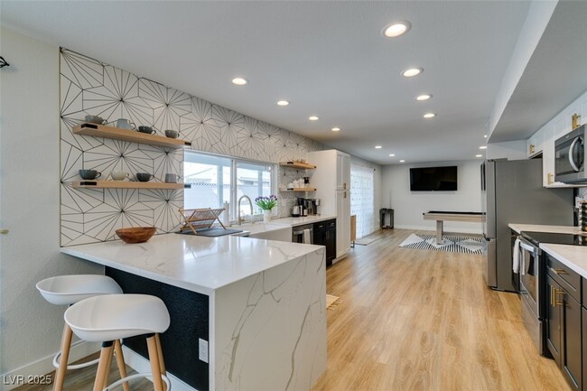 property at 2000 Springview Dr