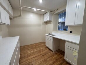 28 Littell Rd, Unit A in Brookline, MA - Foto de edificio - Building Photo