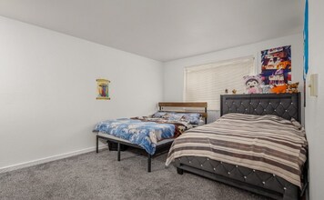 14526 NE 6th Pl, Unit 3 in Bellevue, WA - Building Photo - Building Photo