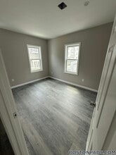 16 Long Ave in Boston, MA - Foto de edificio - Building Photo