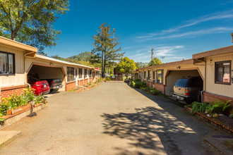 531 University St in Healdsburg, CA - Building Photo - Building Photo