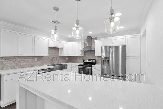 property at 621 W Plata Ave