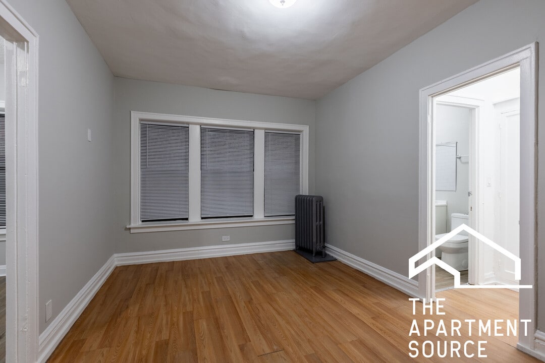 5451 S Cornell Ave in Chicago, IL - Building Photo