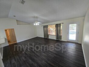 4873 La Casa Cir in Pace, FL - Building Photo - Building Photo