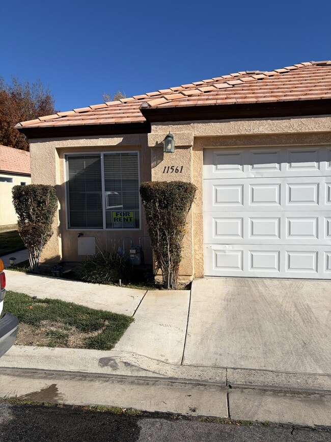 11561 Park Ln in Apple Valley, CA - Building Photo - Building Photo