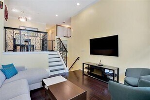 400 Kingston Ct in West New York, NJ - Building Photo