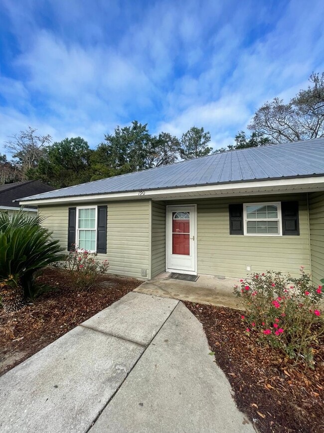 property at 190 Leeswood Cir