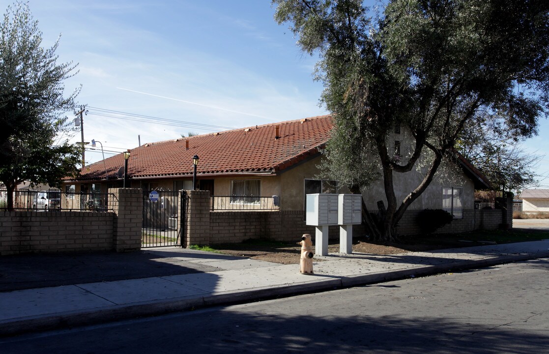 24221 Postal Ave in Moreno Valley, CA - Foto de edificio