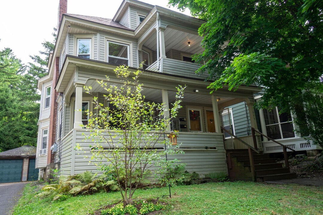 689 Allen St in Syracuse, NY - Building Photo